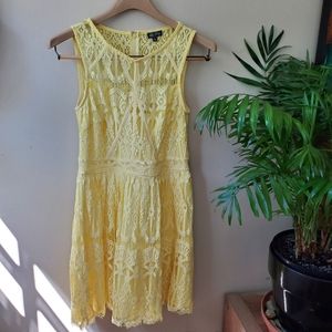 Lily and Rose Sleeveless Lace Yellow Mini Dress